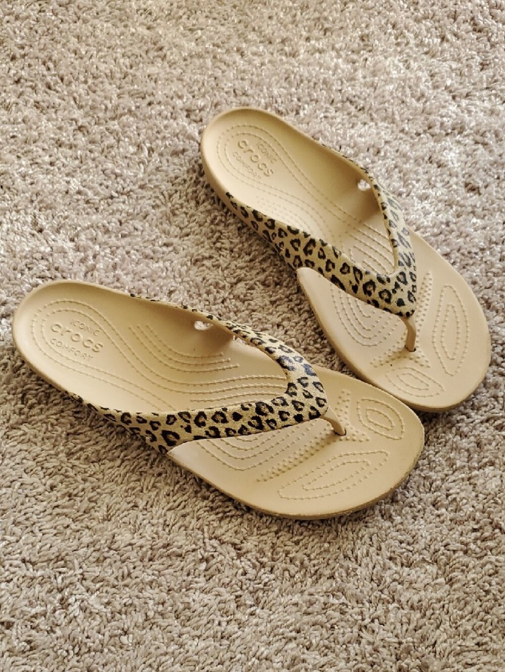 CROCS Leopard Print Flip-Flops - Picture 2 of 3